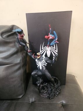 Marvel Black Venom Sculpt with Red and Blue Spider-Men